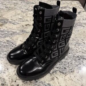 Guess Women's Black Gwolinia Low Heel Lace Up Combat Booties Shoes Size 10 Logo